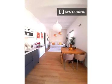 Appartamento con balcone in affitto a Sant Martí