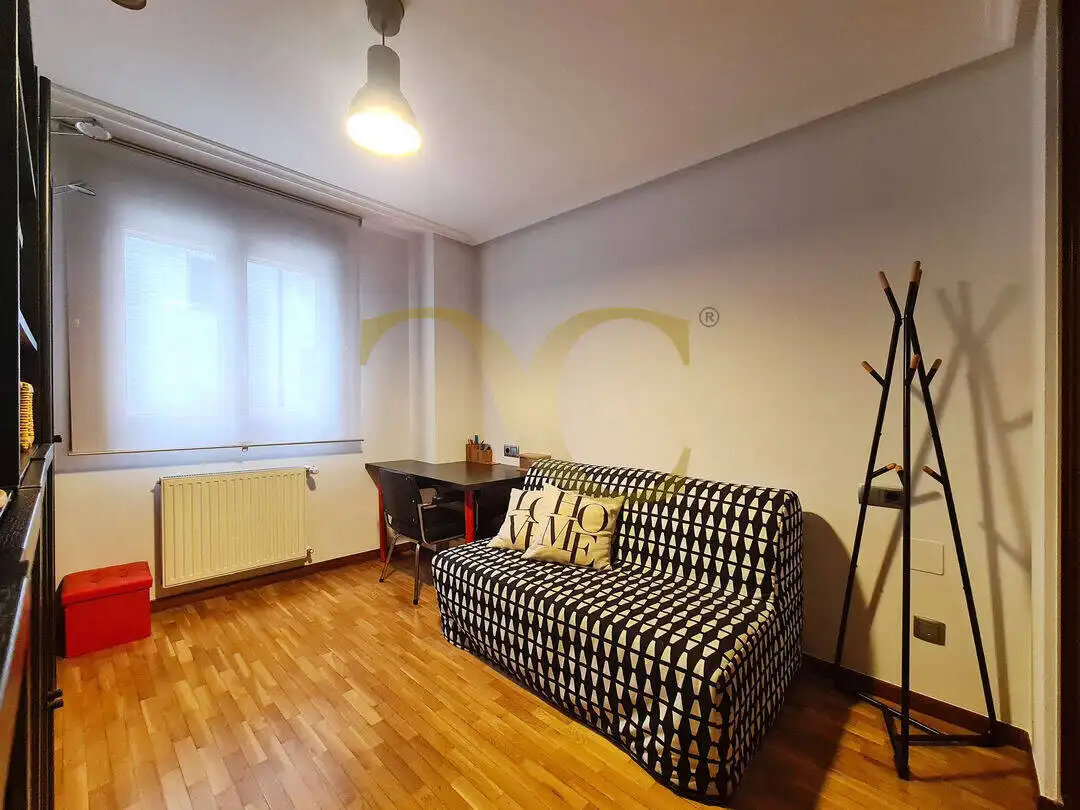 Bedroom of Flat for sale in Gijón   with Heating, Terrace and Furnished