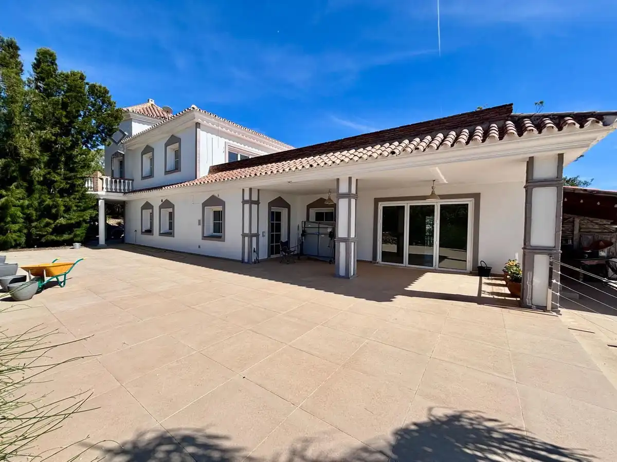 Vista exterior de Casa o xalet en venda en Mijas amb Calefacció, Jardí privat i Terrassa