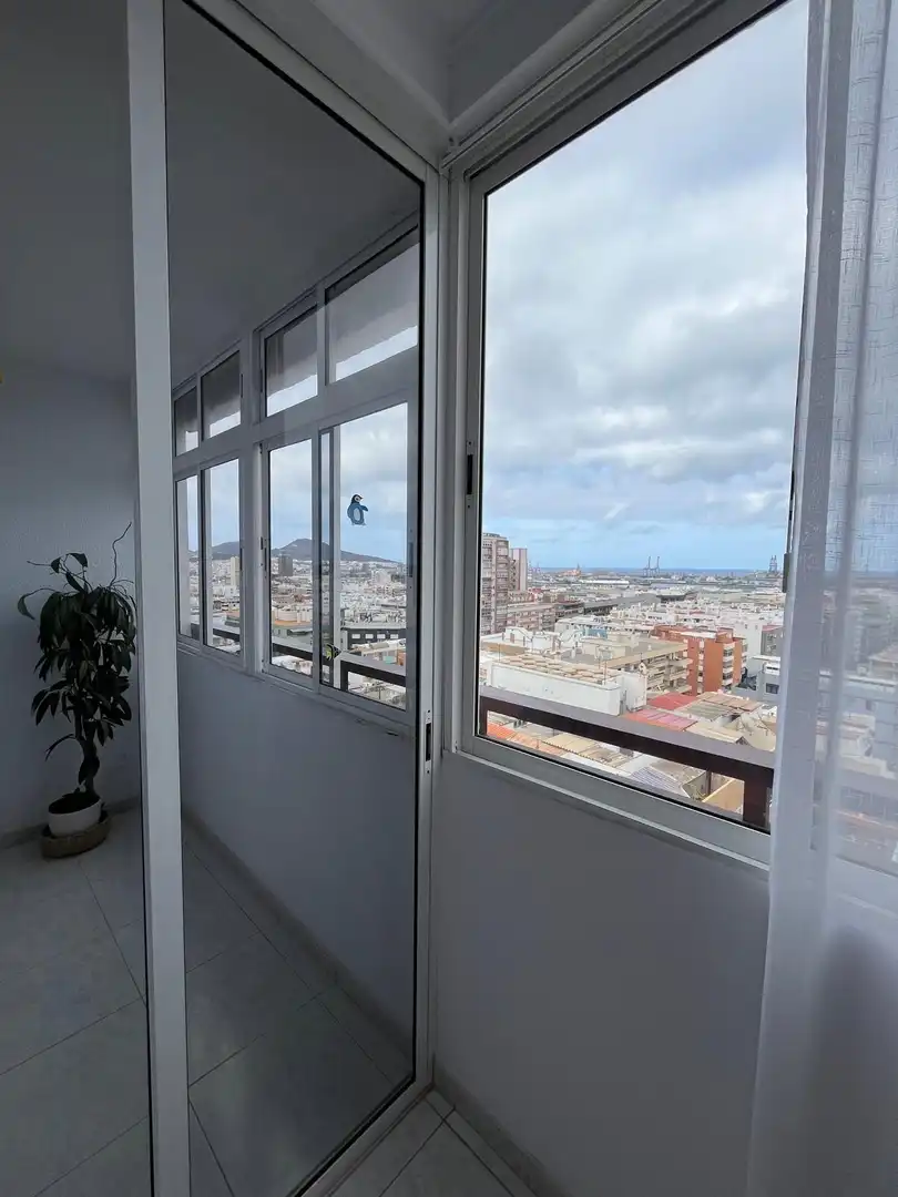 Vista exterior de Piso de alquiler en Las Palmas de Gran Canaria con Terraza y Amueblado