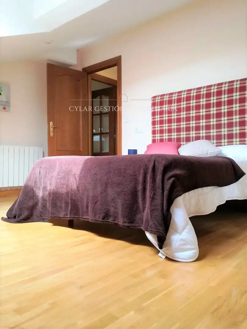Bedroom of Flat for rent in Salamanca  with Heating, Parquet flooring and Furnished