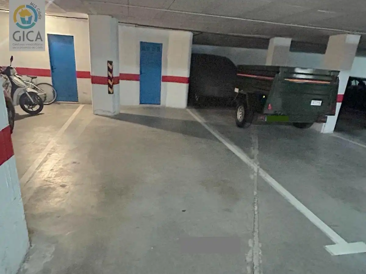 Aparcament de Pis en venda en Algeciras amb Aire condicionat i Balcó