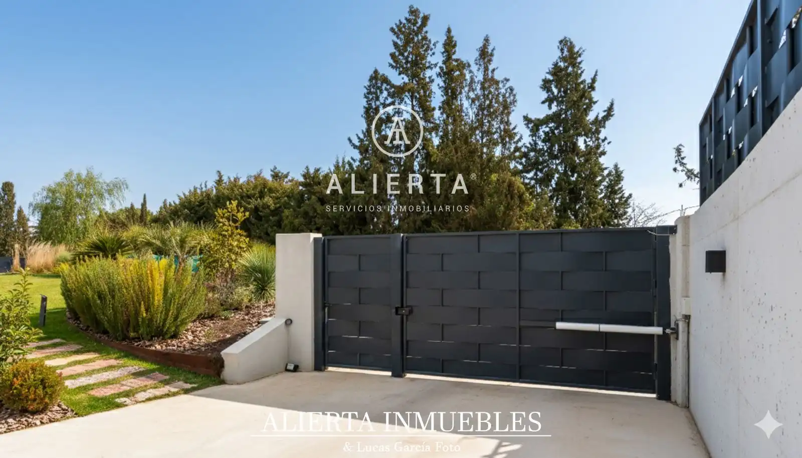 Vista exterior de Casa o chalet en venta en Zaragoza con Aire acondicionado, Calefacción y Trastero
