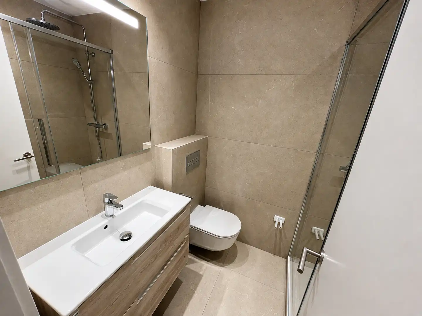 Bathroom of Flat for rent in Madrid  with Heating and Oven