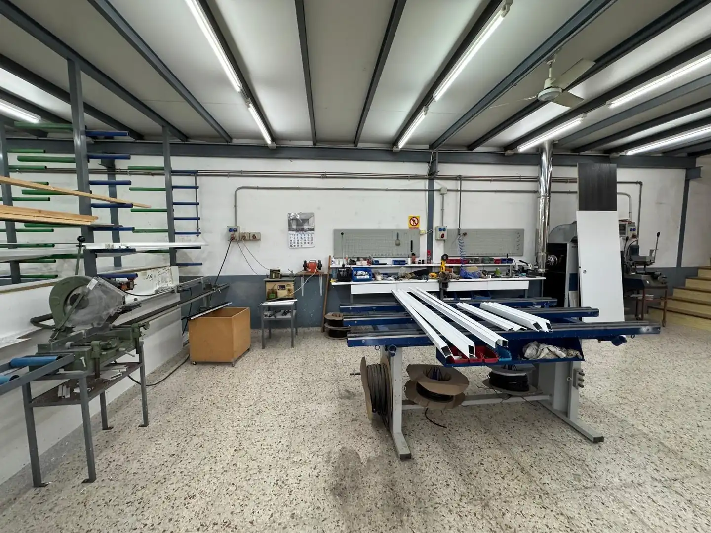 Fabrikhallen zur Miete in Elda