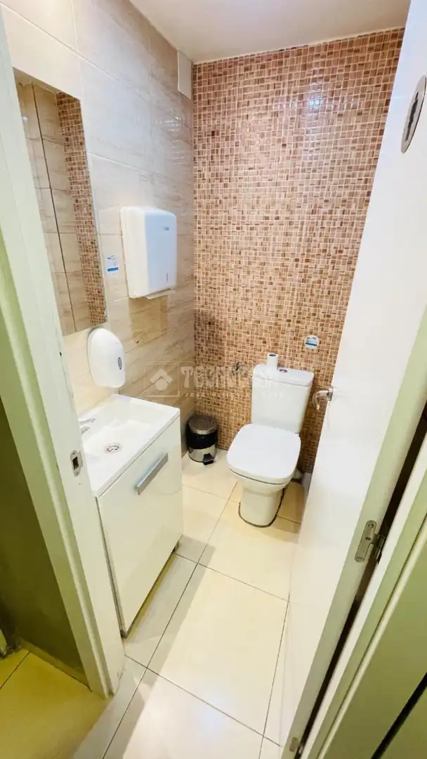 Bathroom of Garage for sale in Madrid