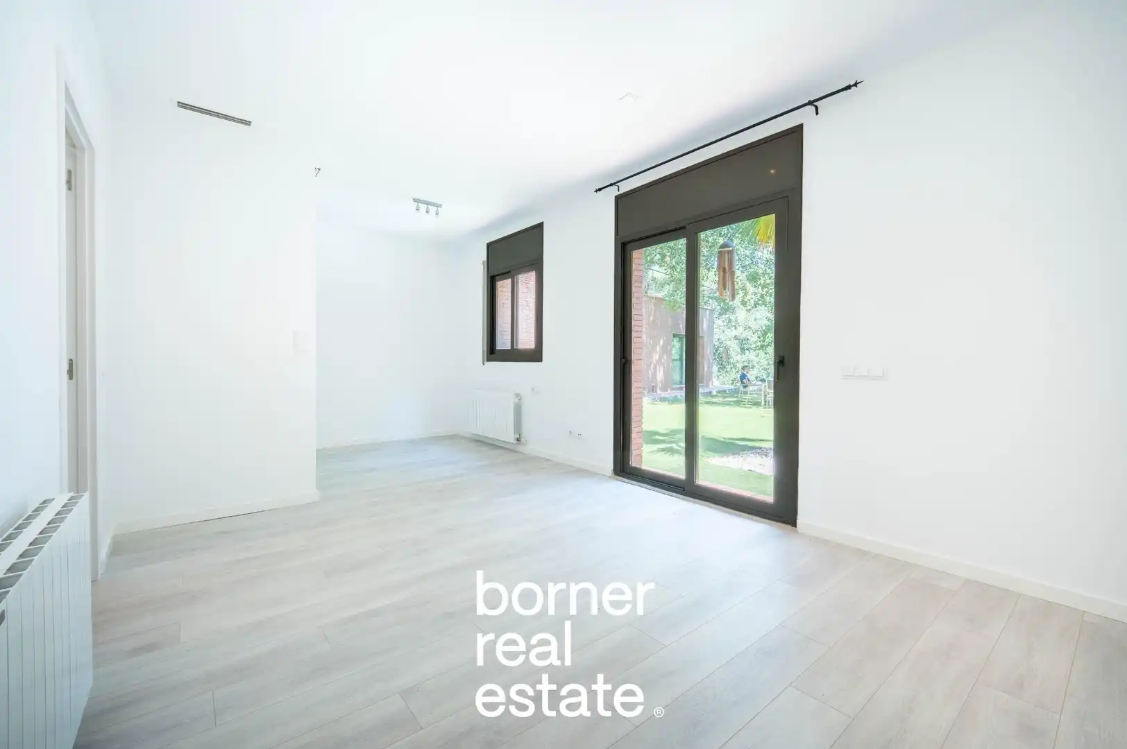 Vista exterior de Casa o chalet en venta en Sant Cugat del Vallès con Aire acondicionado, Calefacción y Jardín privado