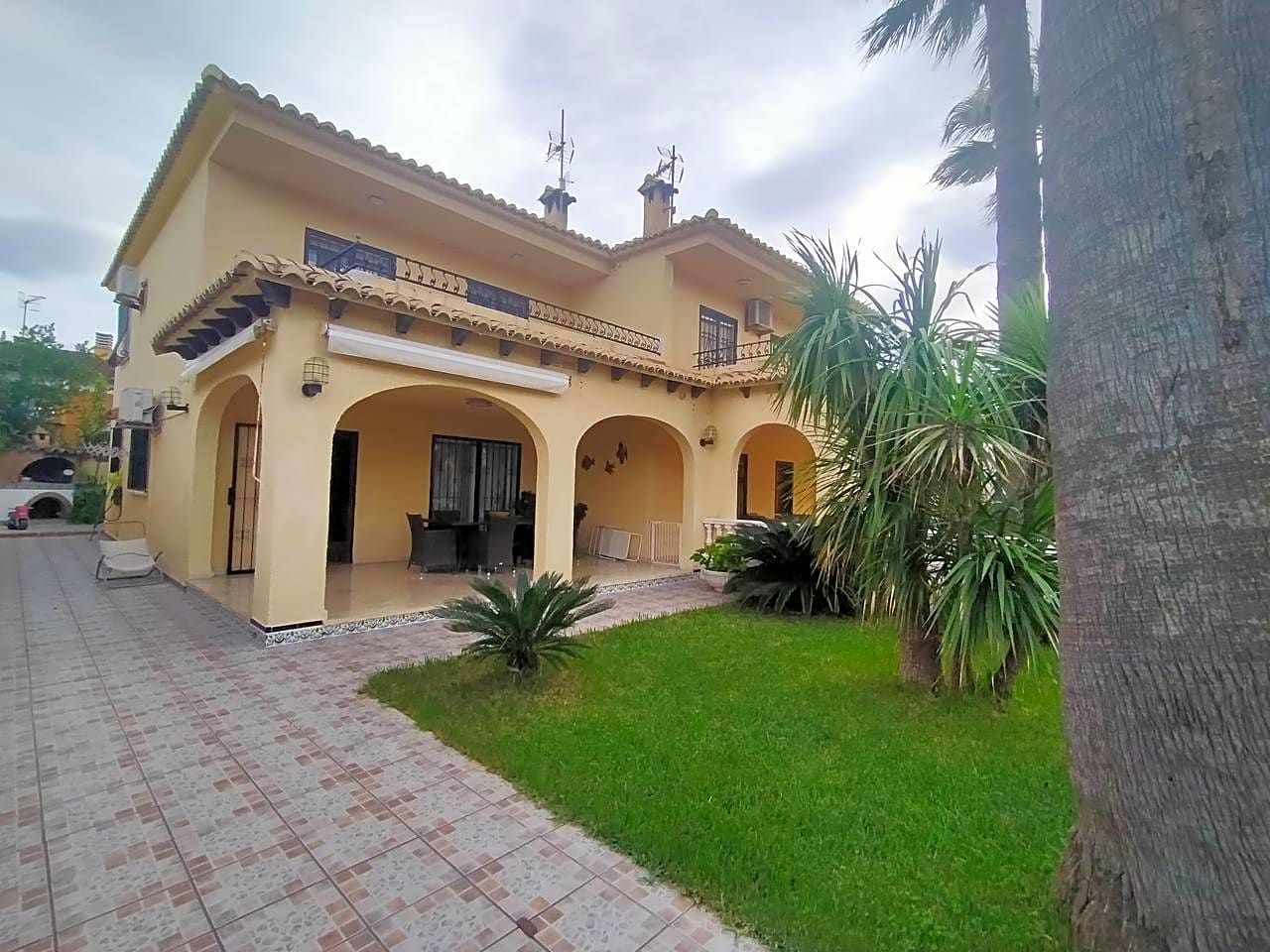 Exterior view of House or chalet for sale in Oliva  with Terrace