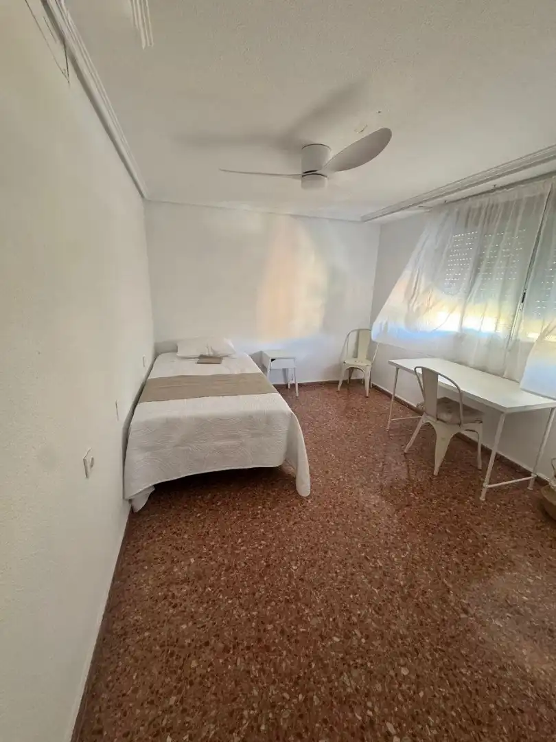 Habitación de Piso de alquiler en Valencia con Amueblado