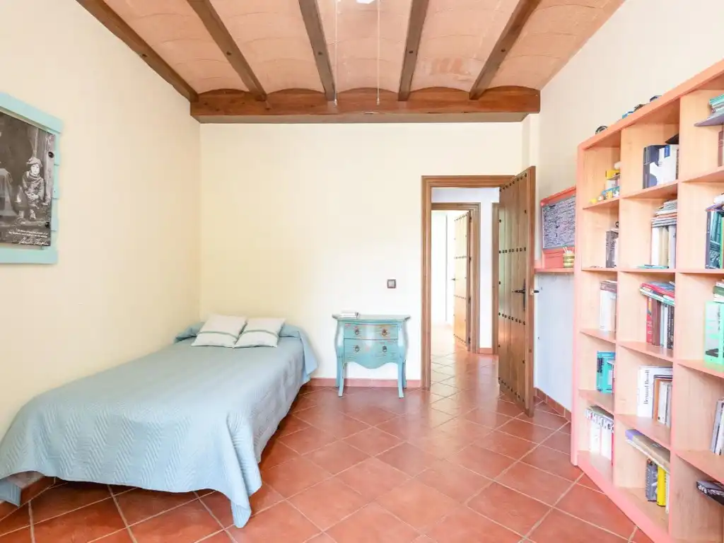 Dormitori de Finca rústica en venda en Villanueva del Trabuco amb Aire condicionat, Jardí privat i Terrassa