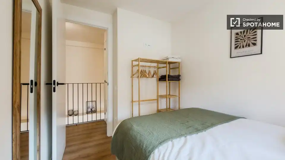 Bedroom of Flat for rent in L'Hospitalet de Llobregat  with Air Conditioner, Heating and Furnished