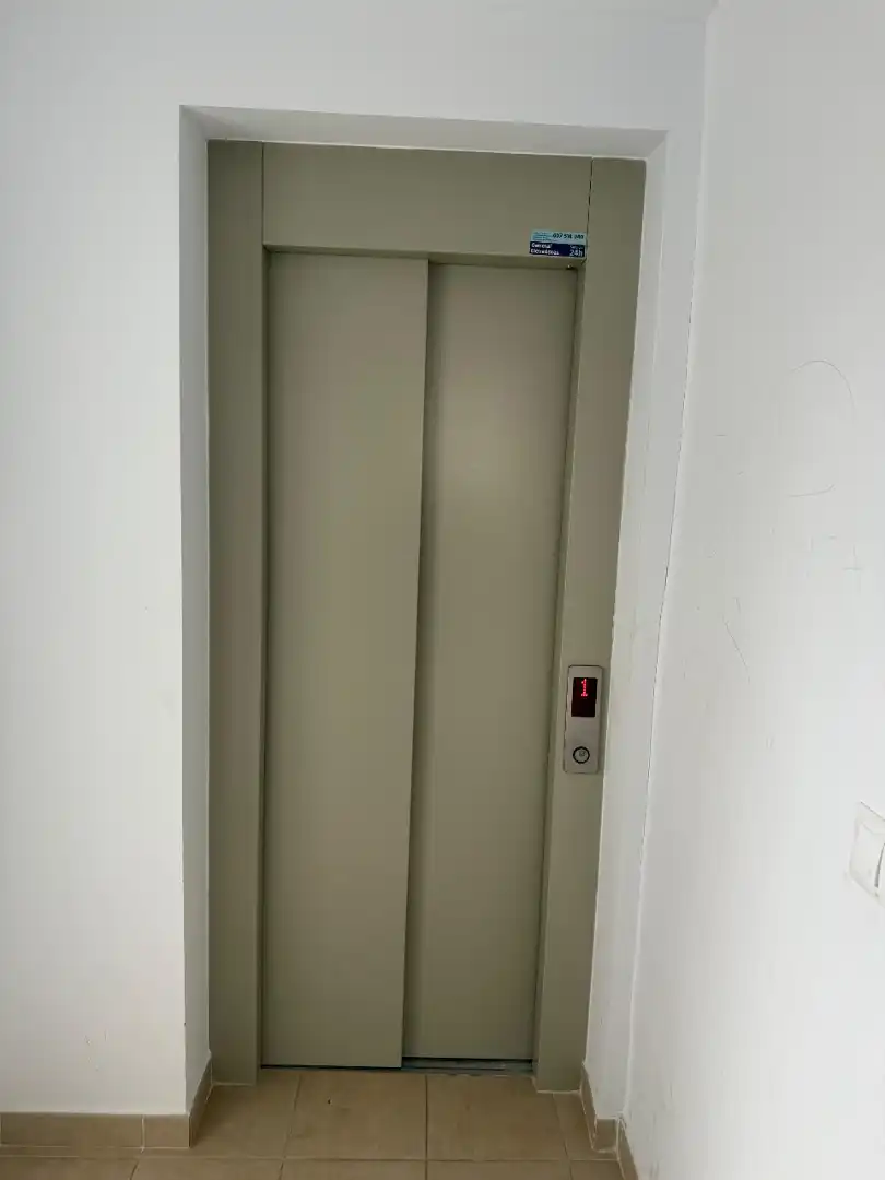 Piso en venta en Calle Giner de los Ríos, El Fuerte - La Dehesa