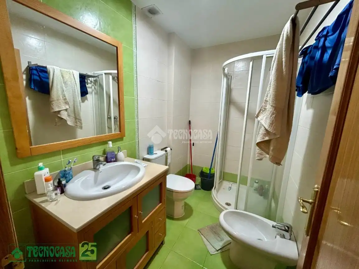 Badezimmer von Wohnung zum Verkauf in Ocaña mit Heizung und Alarm