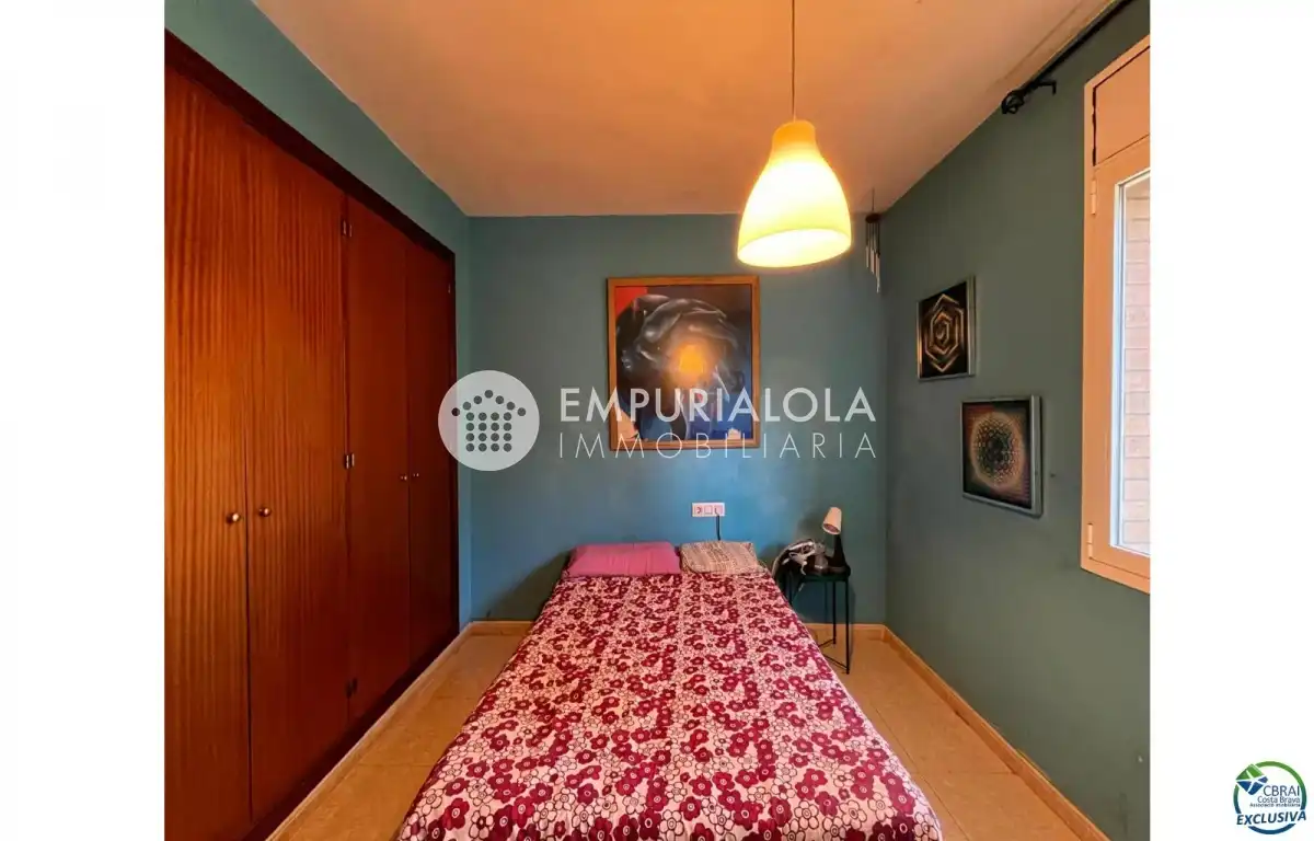 Bedroom of Apartments for sale in Figueres