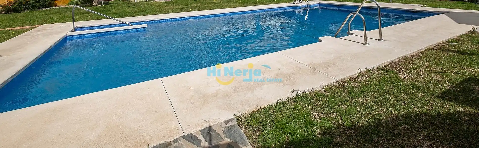 Schwimmbecken von Wohnungen zum Verkauf in Nerja mit Privatgarten, Schwimmbad und Möbliert