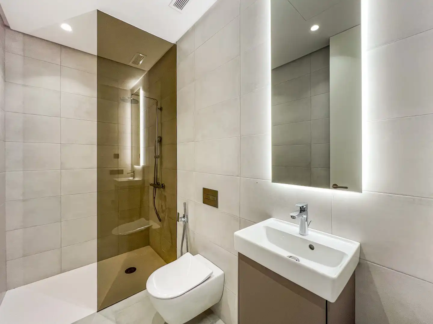Badezimmer von Haus oder Chalet zum Verkauf in Marbella mit Klimaanlage, Heizung und Privatgarten