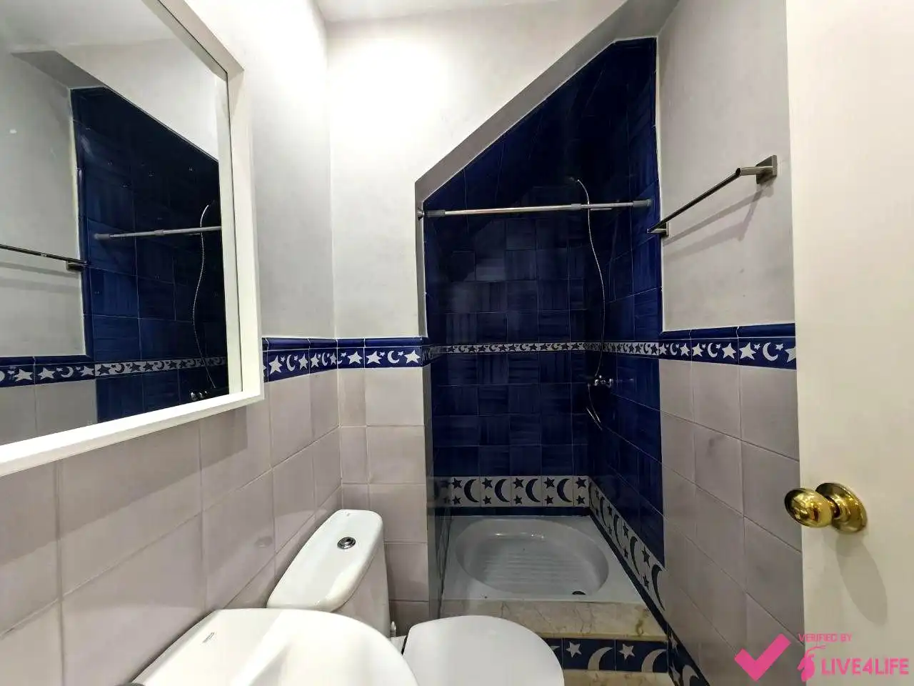 Badezimmer von Maisonette zur Miete in Sevilla mit Klimaanlage, Terrasse und Möbliert
