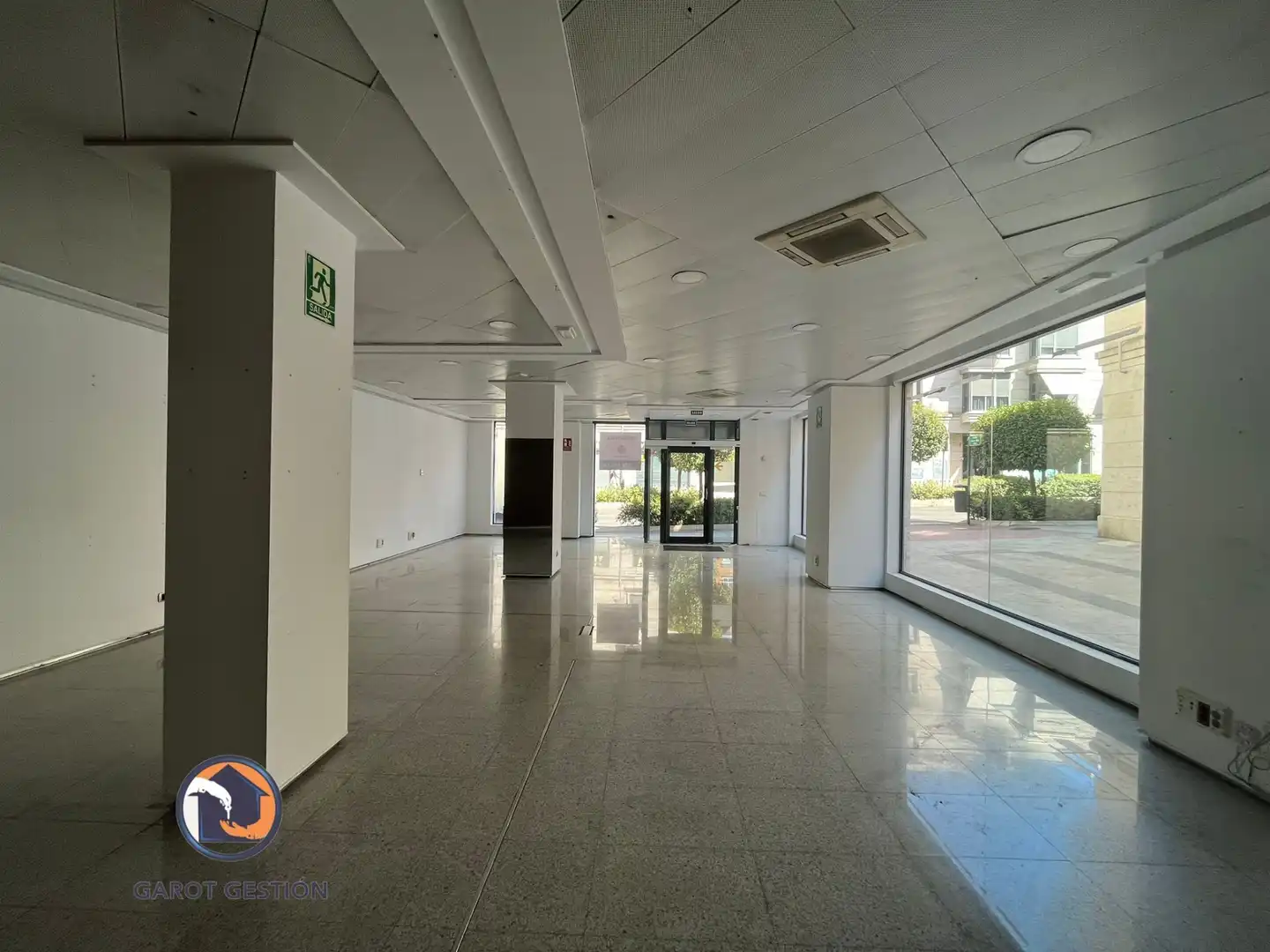 Commercial properties for sale in San Fernando de Henares  with Air Conditioner and Internet