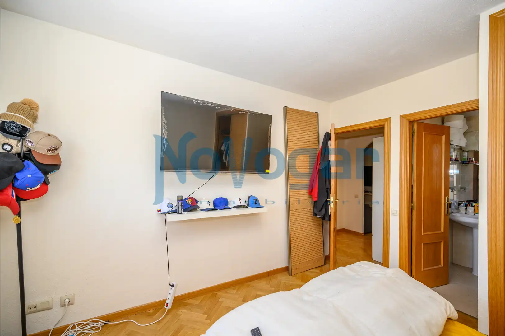 Bedroom of Flat for sale in Madrid  with Air Conditioner, Heating and Community pool