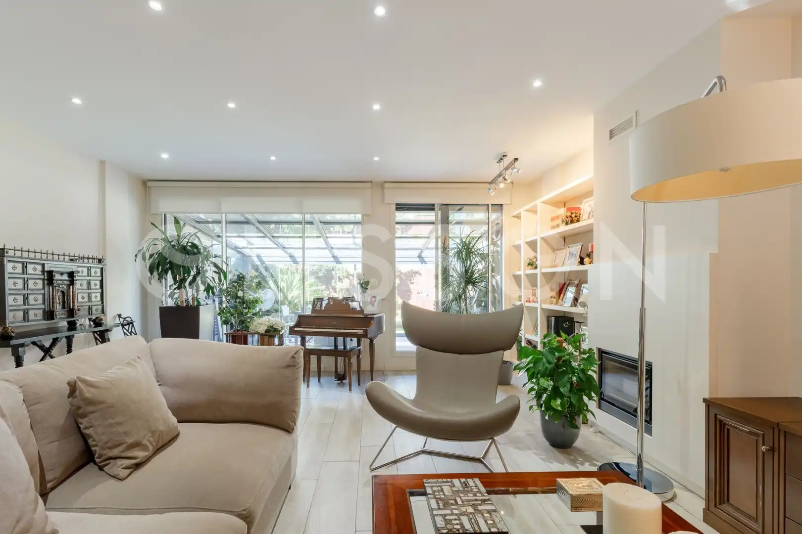 Living room of Detached homes for sale in Madrid  with Air Conditioner, Heating and Private garden