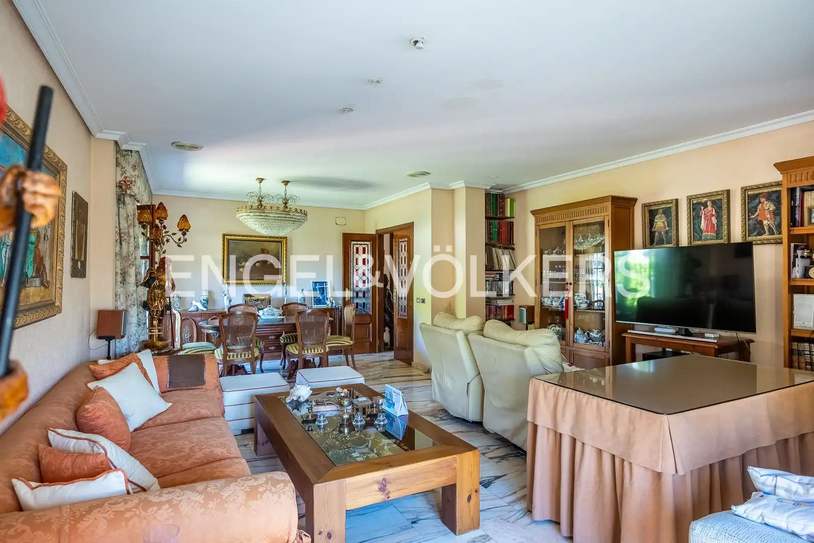 Sala d'estar de Casa o xalet en venda en Sevilla amb Calefacció, Jardí privat i Parquet