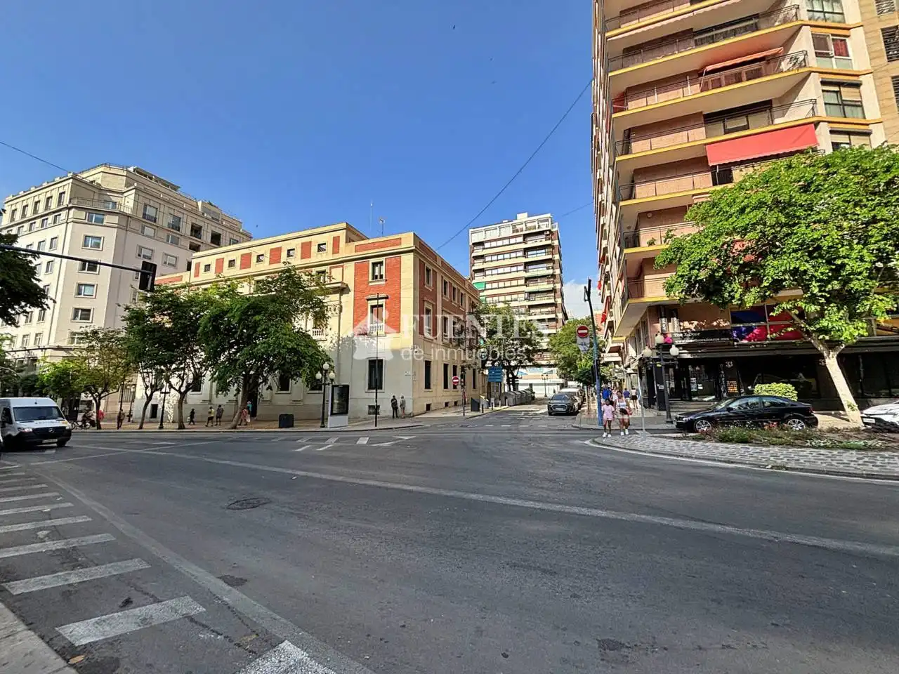 Vista exterior de Piso en venta en Alicante / Alacant con Terraza y Amueblado