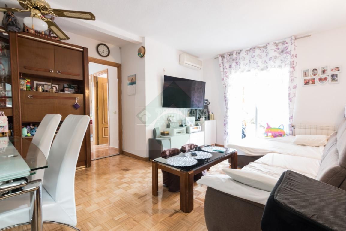 Living room of Flat for sale in Fuenlabrada  with Air Conditioner, Heating and Terrace
