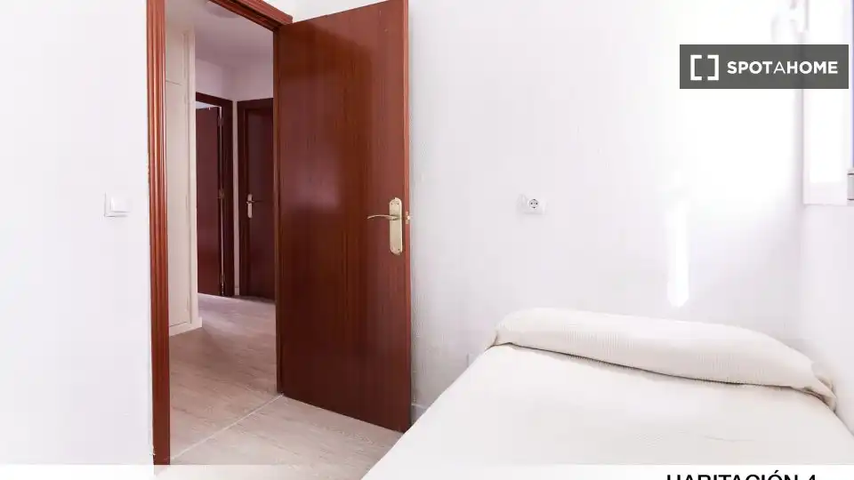 Bedroom of Flat for rent in Sevilla  with Air Conditioner, Heating and Furnished