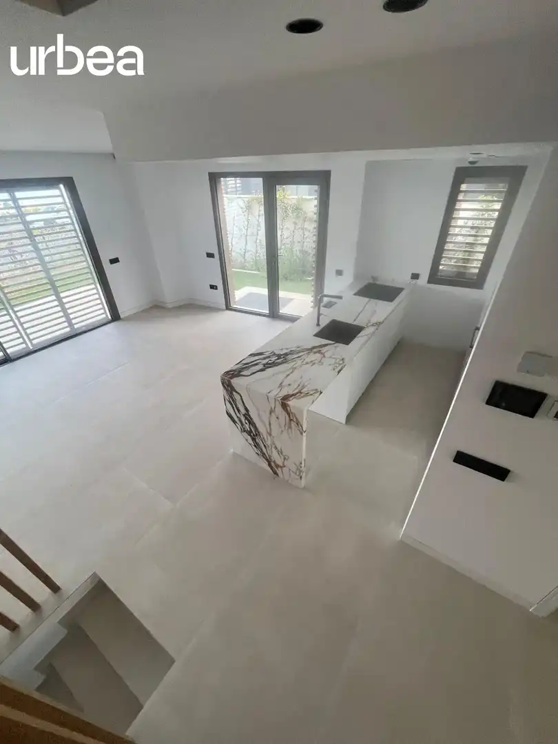 Cocina de Dúplex de alquiler en Málaga con Aire acondicionado, Calefacción y Jardín privado