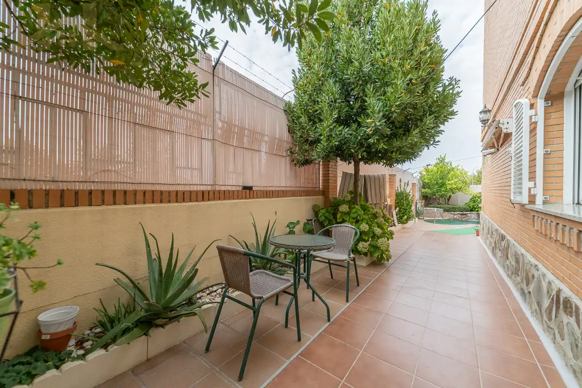 Terrassa de Casa o xalet en venda en Navalcarnero amb Aire condicionat, Calefacció i Jardí privat