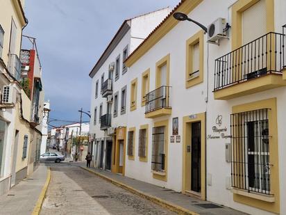 Vista exterior de Pis en venda en San Juan del Puerto amb Terrassa i Balcó