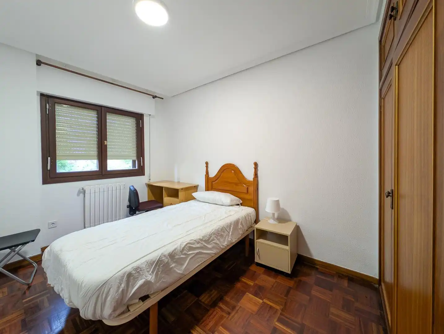 Schlafzimmer von Wohnung zur Miete in Santander mit Heizung, Parkett und Möbliert
