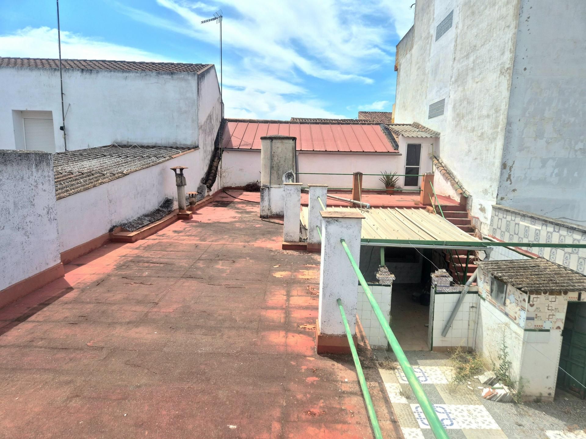 Vista exterior de Casa adosada en venda en Montijo amb Terrassa
