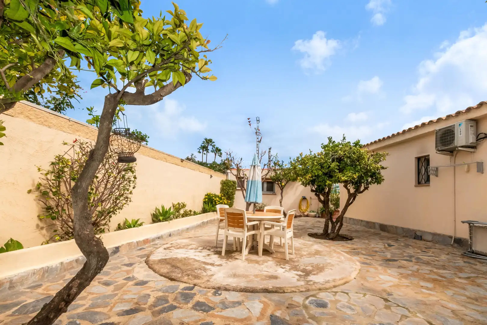 Jardí de Casa o xalet en venda en L'Alfàs del Pi amb Aire condicionat i Terrassa