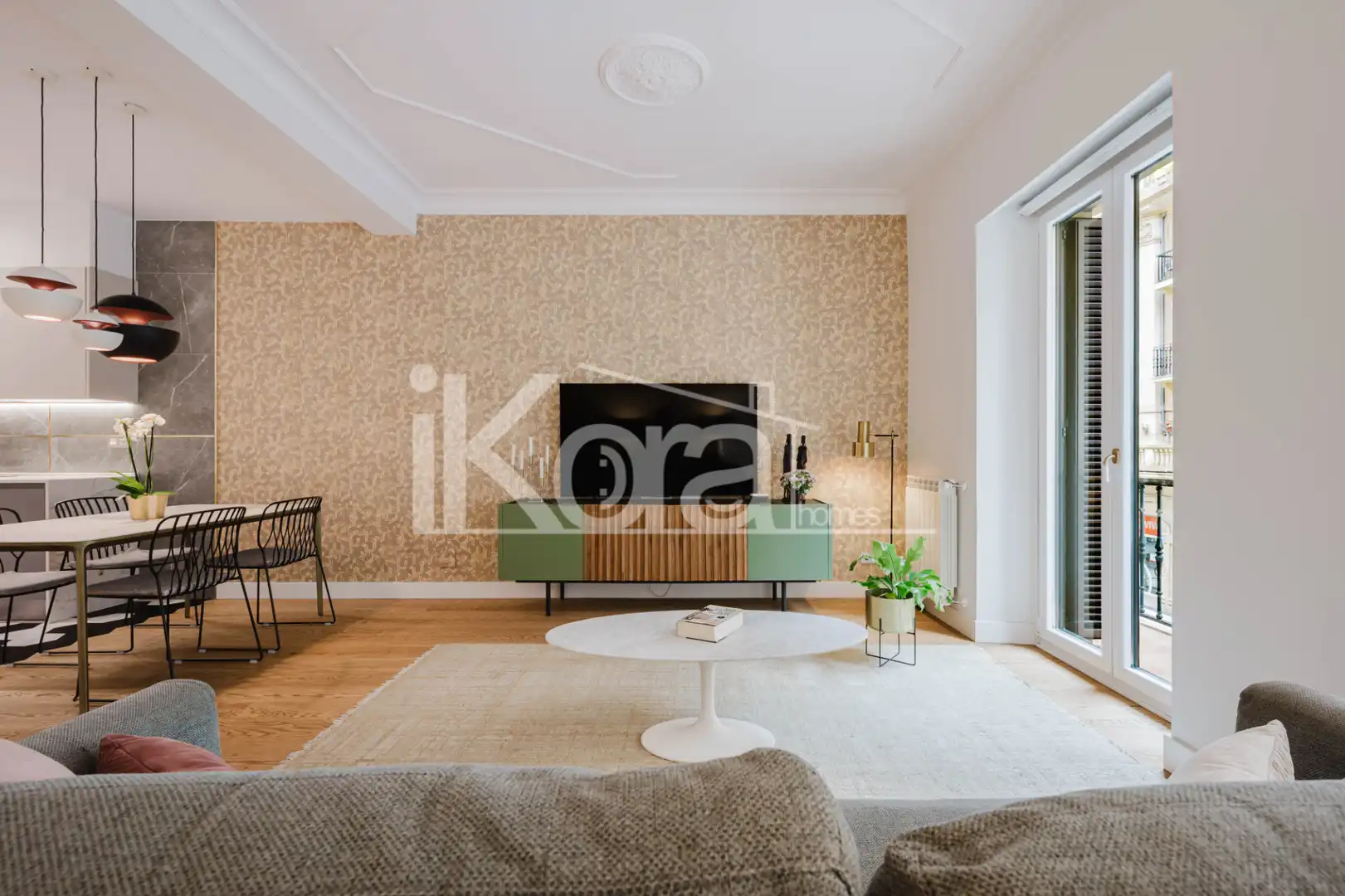 Sala d'estar de Pis en venda en Donostia - San Sebastián  amb Calefacció, Parquet i Moblat