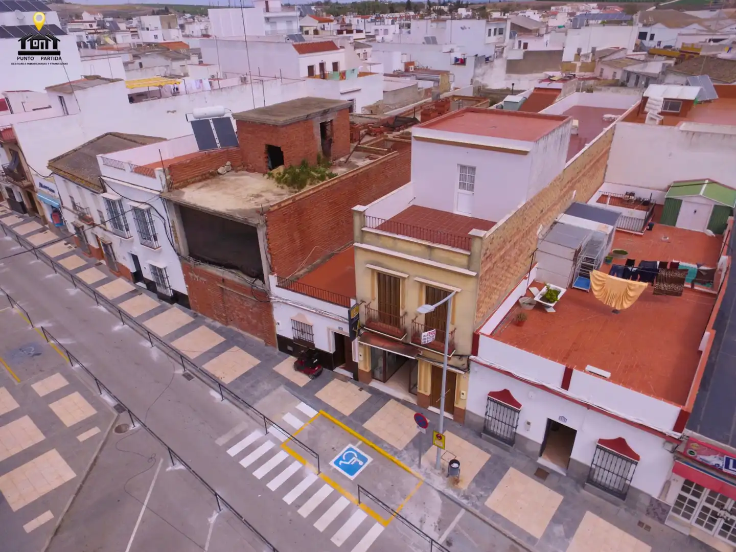 Vista exterior de Casa o xalet en venda en Las Cabezas de San Juan amb Balcó