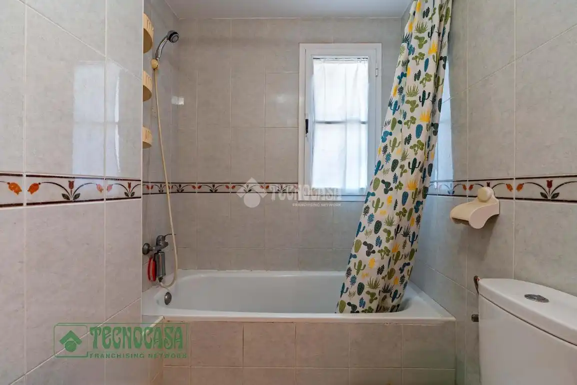 Baño de Piso en venta en Roquetas de Mar con Calefacción y Terraza