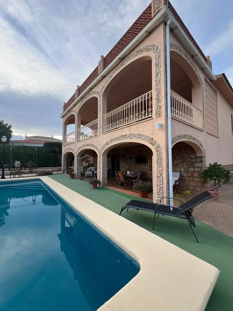 Piscina de Casa o xalet en venda en Benidorm amb Aire condicionat, Terrassa i Traster