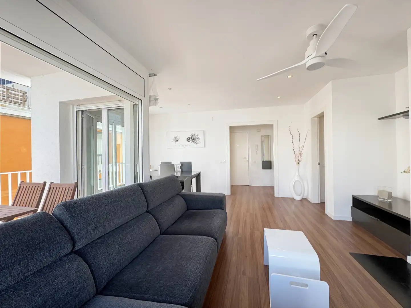 Wohnzimmer von Wohnungen zum Verkauf in L'Escala mit Klimaanlage, Heizung und Parkett