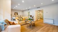 Living room of Flat to rent in  Barcelona Capital  with Air Conditioner, Heating and Parquet flooring