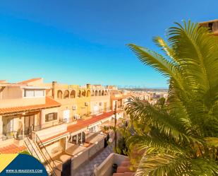 Vista exterior de Casa o xalet en venda en Torrevieja amb Terrassa i Balcó