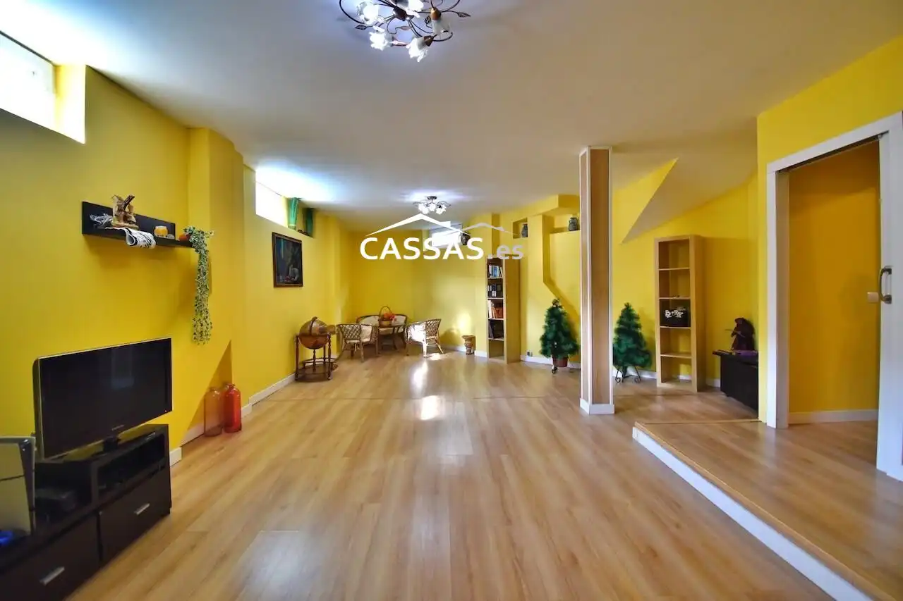 Casa adosada en venda a Calle baco, Fresnos I y II