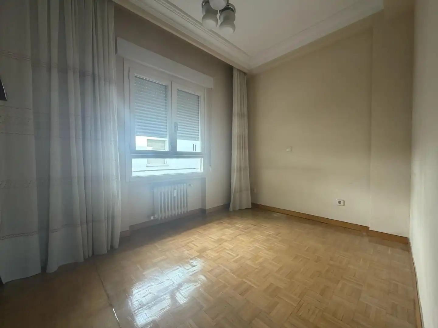 Habitación de Piso en venta en Madrid con Calefacción, Parquet y Terraza