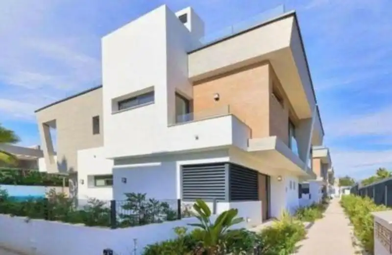 Exterior view of Detached homes for rent in Marbella  with Air Conditioner, Heating and Private garden