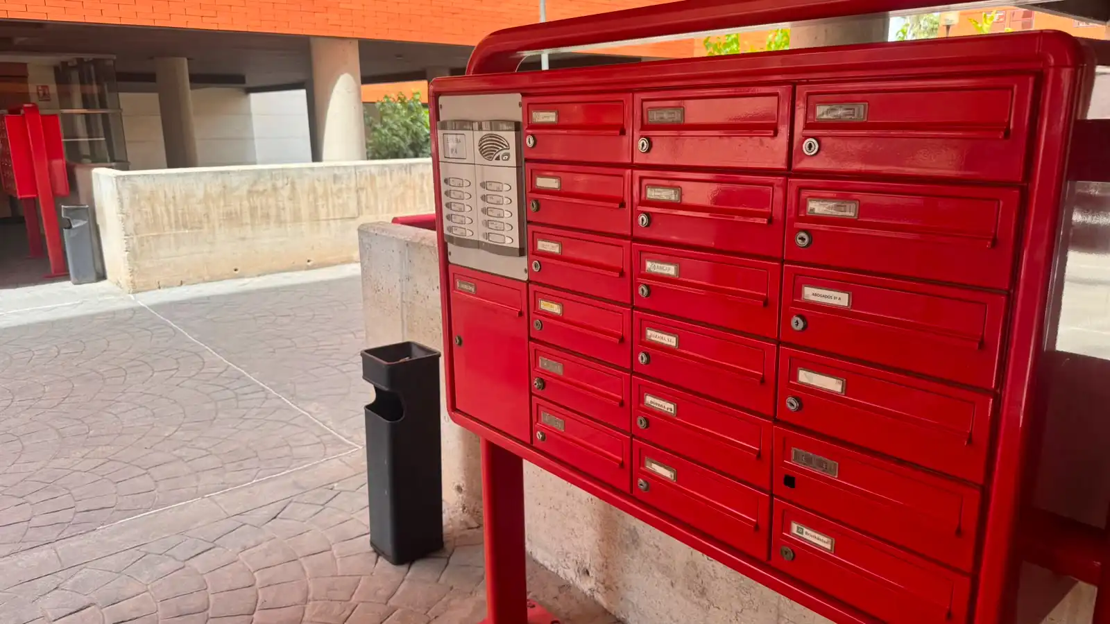 Vista exterior de Oficina de lloguer en Murcia amb Aire condicionat, Moblat i Alarma