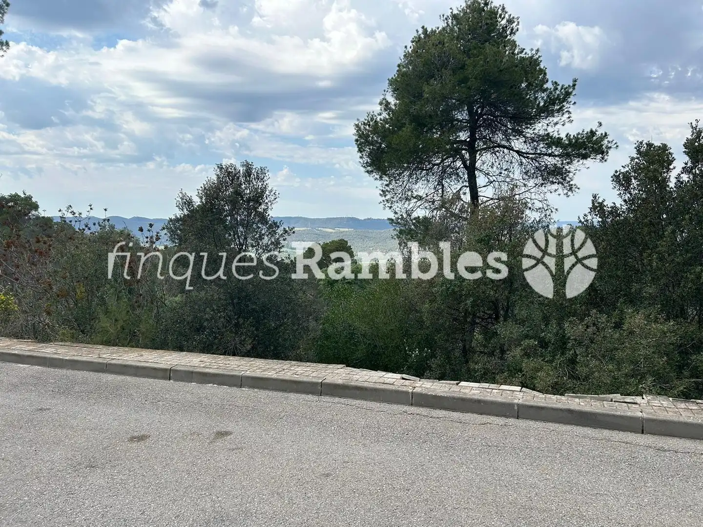 Terreny residencial en venda a Carrer de Puig i Cadafalch 1501, imagen 2