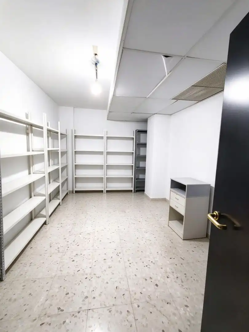 Office space with lift for sale in Casco Antiguo, imagen 9