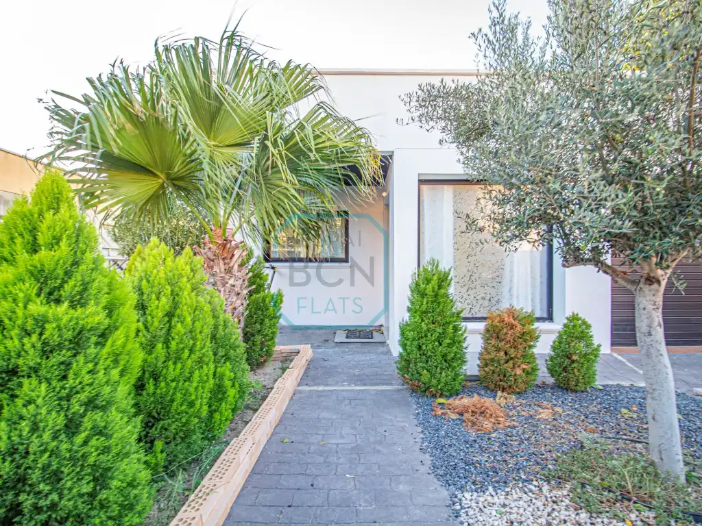 Außenansicht von Haus oder Chalet zum Verkauf in Calafell mit Klimaanlage, Schwimmbad und Balkon