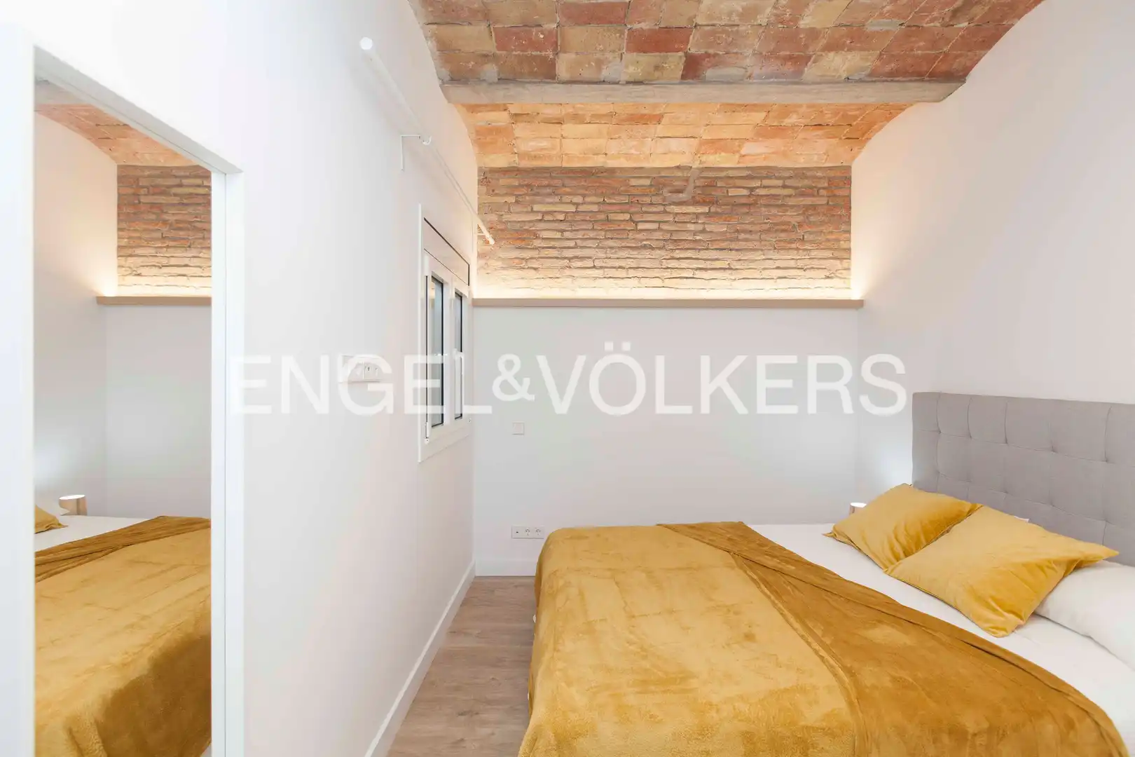 Bedroom of Flat for sale in Barcelona  with Air Conditioner, Heating and Parquet flooring