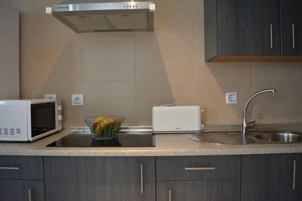 Cuina de Apartament de lloguer en Sevilla amb Aire condicionat, Calefacció i Moblat
